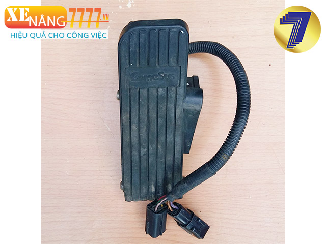 Chân gas xe nâng