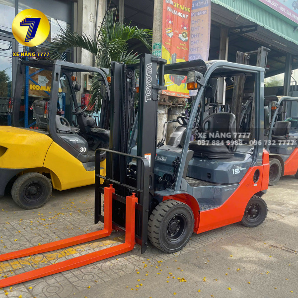 Xe nâng dầu 1.5 tấn TOYOTA 02-8FDL15