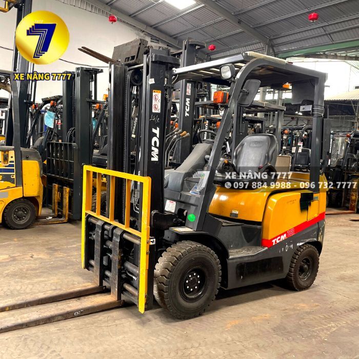 Xe nâng dầu 1.8 tấn TCM FD18T13