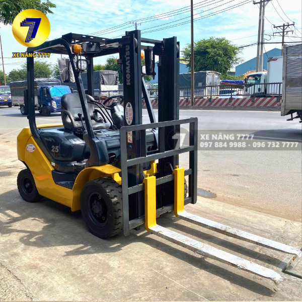 Xe nâng dầu 2.5 tấn KOMATSU FD25C-17 - Ảnh 2