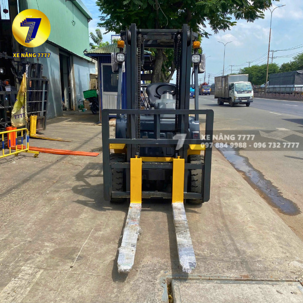 Xe nâng dầu 2.5 tấn KOMATSU FD25C-17 - Ảnh 3