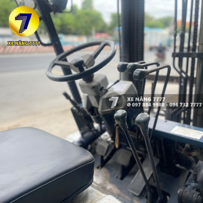 Xe nâng dầu 2.5 tấn KOMATSU FD25H-11 - Ảnh 7