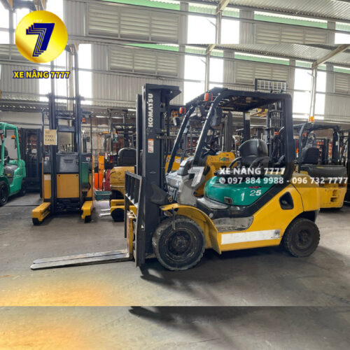 Xe nâng dầu 2.5 tấn KOMATSU FD25T-16