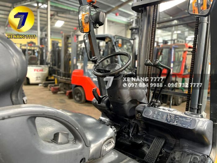 Xe nâng dầu 2.5 tấn KOMATSU FD25T-17 - Ảnh 4