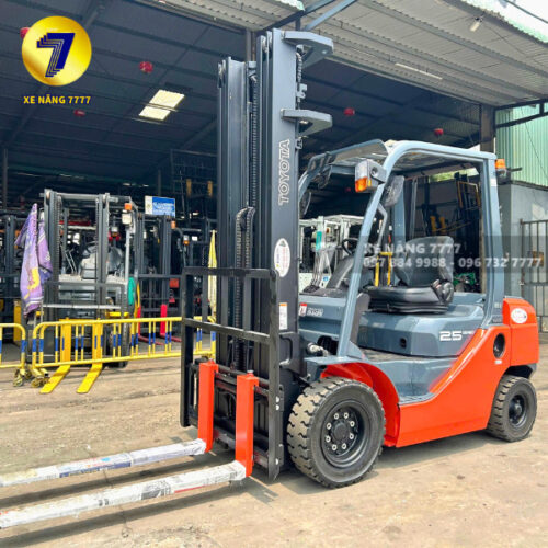 Xe nâng dầu 2.5 tấn TOYOTA 02-8FD25