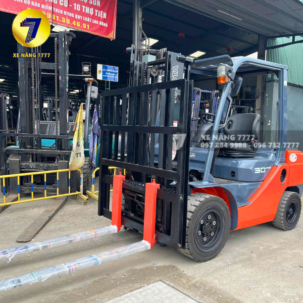 Xe nâng dầu 3 tấn TOYOTA 02-8FD30