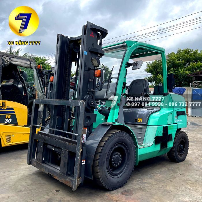 Xe nâng dầu 4.5 tấn MITSUBISHI FD45NT