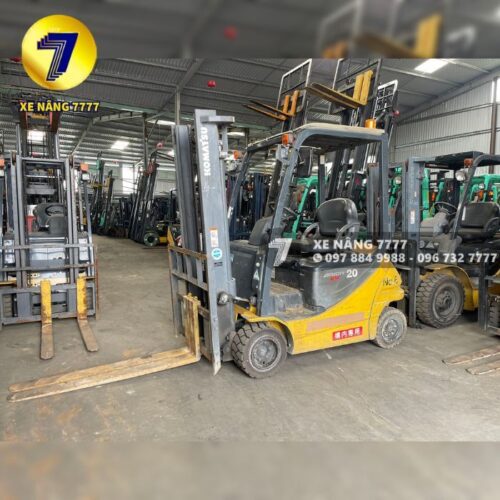 Xe nâng điện ngồi lái 2 tấn KOMATSU FB20A-12