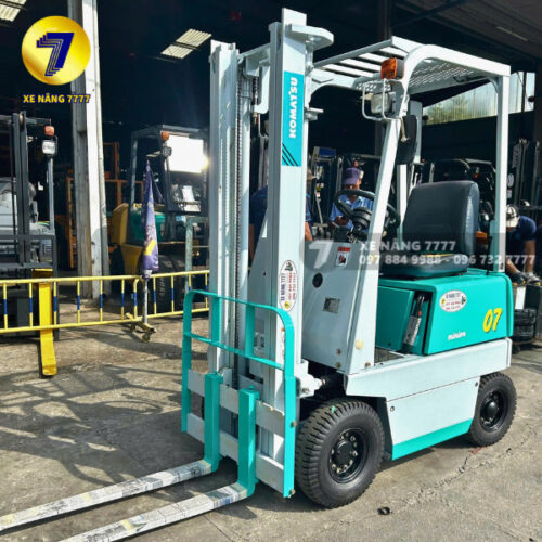 Xe nâng điện ngồi lái 700 KG KOMATSU FB07-3