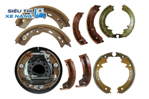 Kiểm tra má phanh xe nâng