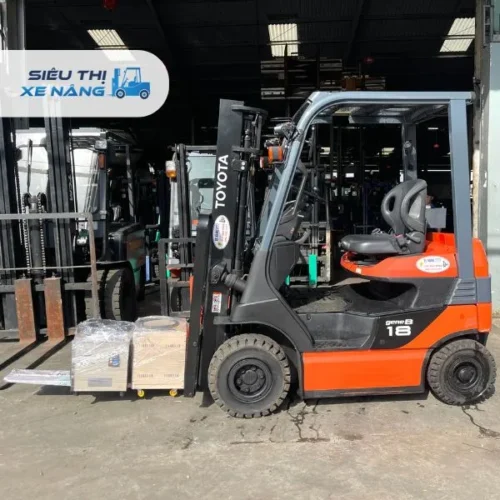 Xe nâng điện ngồi lái 1.8 tấn TOYOTA 8FB18