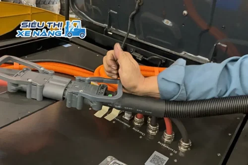 Sạc ngắt quãng bình điện xe nâng
