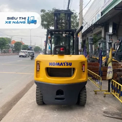 Xe nâng dầu 4.5 tấn KOMATSU FH45-2