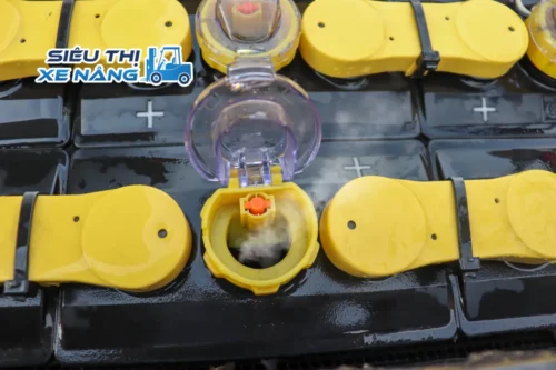 Hiện tượng ắc quy xe nậng điện sôi nước