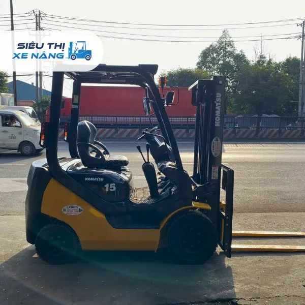 Xe nâng dầu 1.5 tấn KOMATSU FD15C-21