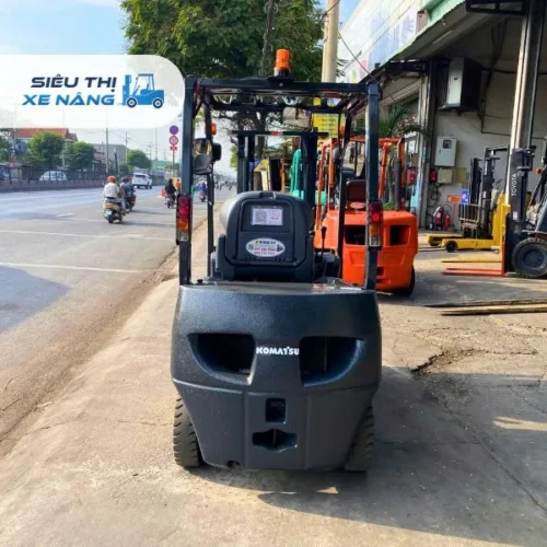 Xe nâng dầu 1.5 tấn KOMATSU FD15C-21