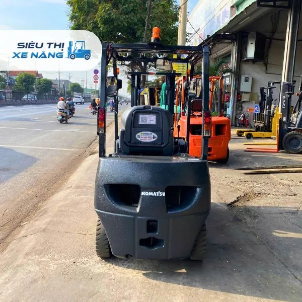 Xe nâng dầu 1.5 tấn KOMATSU FD15C-21