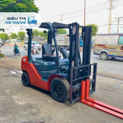 Xe nâng dầu 2.5 tấn TOYOTA 02-8FD25