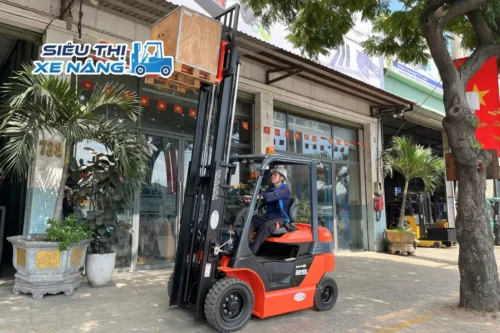 4 tip chọn xe nâng cho ca làm việc dài – bí quyết vận hành bền bỉ, tiết kiệm chi phí lâu dài