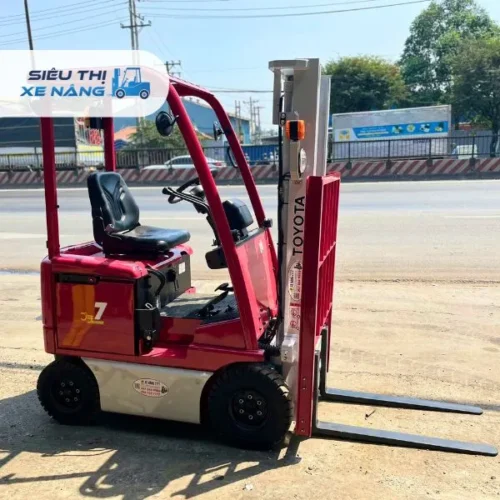 Xe nâng điện ngồi lái 700 kg TOYOTA 3FB7
