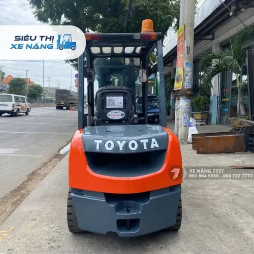 Xe nâng dầu 3 tấn TOYOTA 02-8FD30
